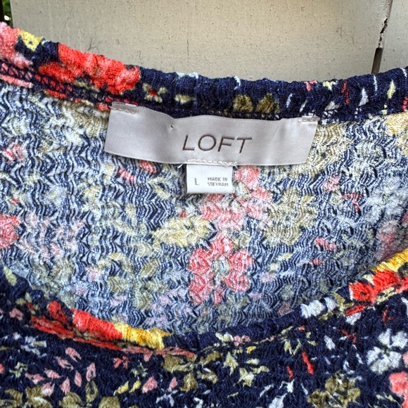 LOFT floral top EUC Size Large - Picture 5 of 7